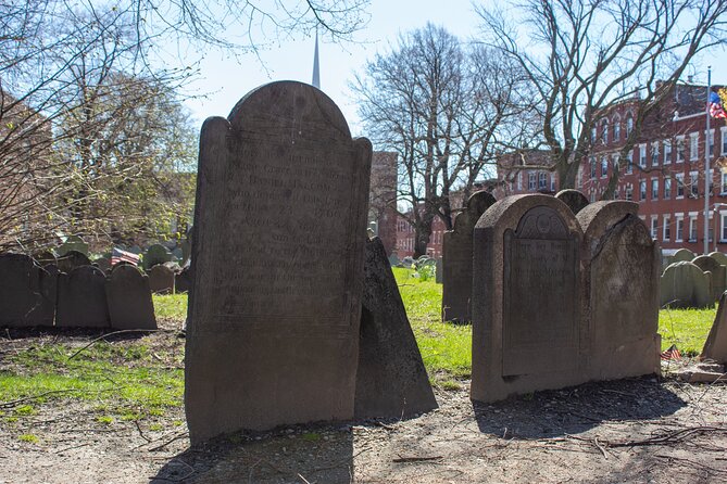 Highlights and History of Boston: GPS Guided Audio Tour - Starting among the graves at Copp’s Hill