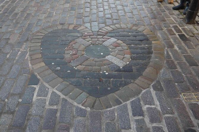Highlights from the Royal Mile: A Self-Guided Audio Tour - St Giles Cathedral, the Heart of Midlothian, and Charles II