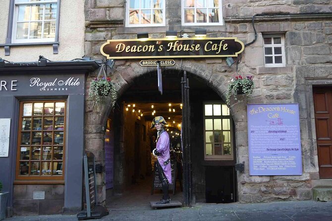 Highlights from the Royal Mile: A Self-Guided Audio Tour - Canongate Kirk and the walk to Holyroodhouse