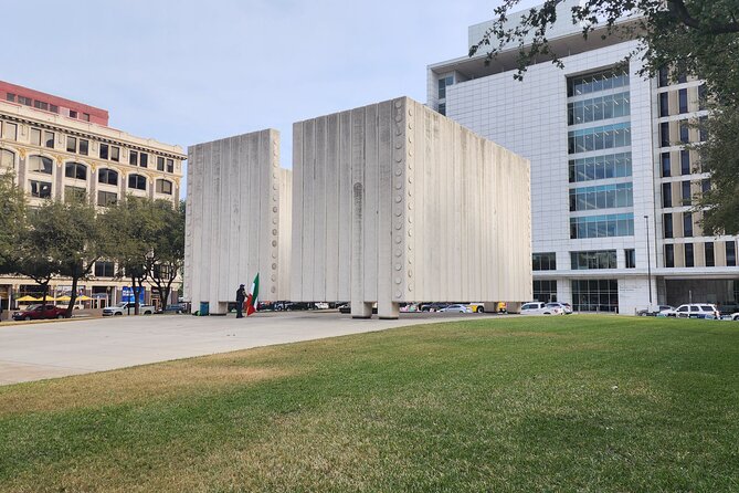 Historic Dallas Downtown Solo Self Guided Walking Tour - How the App Works in Real Life