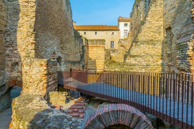 Historical Walking Tour of Ancient Arles with an APP - What the offline map and narration are really worth