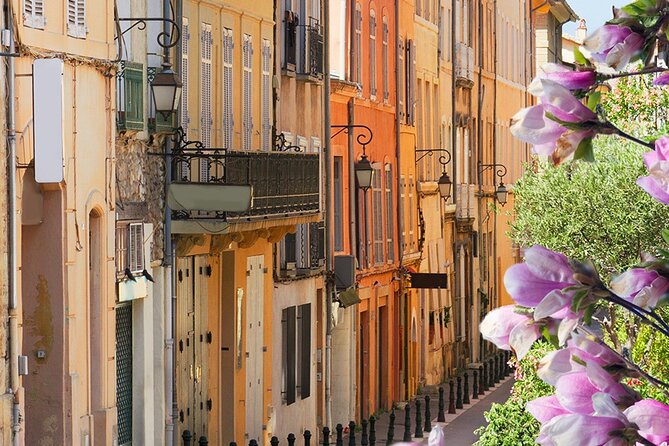 History and Renewal in Aix-en-Provence: A Self-Guided Audio Tour - Place d’Albertas and the pleasure of slowing down