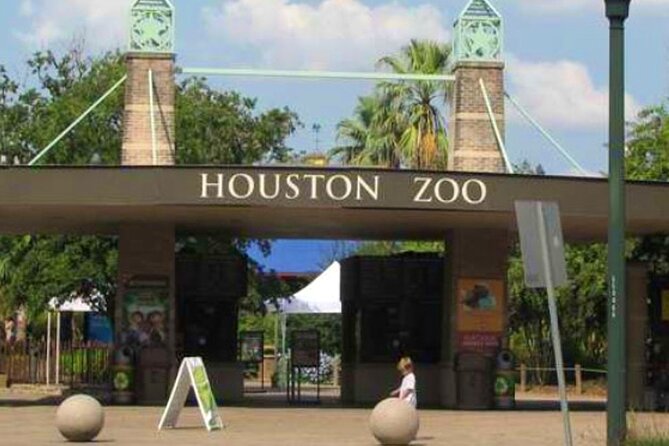 Houston Self-Guided Audio Tour - Houston Zoo: animal care beyond the exhibits