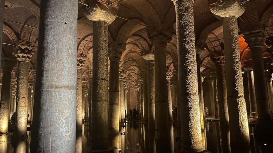 Istanbul: Basilica Cistern Fast-Track Entry and Audio Guide - Using the smartphone audio guide