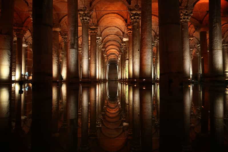 Istanbul: Basilica Cistern Skip-the-Line Entry & Audio Guide - Meeting your guide and getting underground