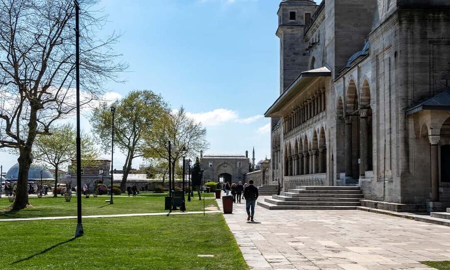 Istanbul: Blue Mosque Guided Tour & Süleymaniye Audio Guide - How much value do you get for $21?