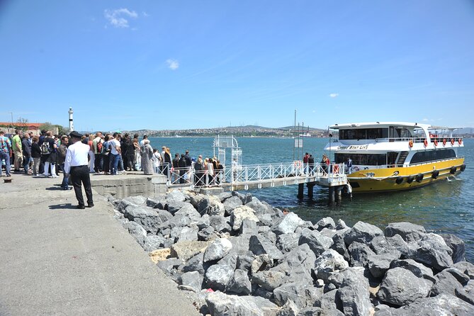 Istanbul: Bosphorus and Golden Horn Cruise with Audio Guide - Maiden’s Tower on the return journey