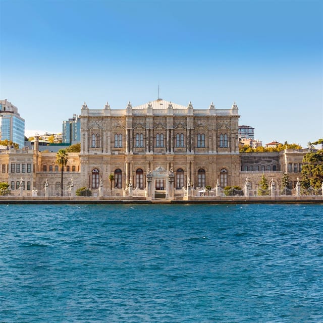 Istanbul: Bosphorus Cruise from Europe or Asia & Audio Guide - Food, drinks, and practical comfort