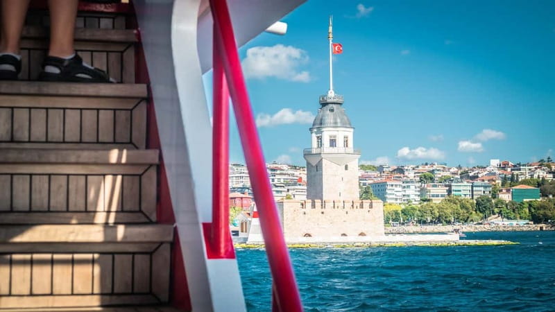 Istanbul: Bosphorus Sightseeing Cruise Tour with Audio Guide - Maiden’s Tower and the ride back to Eminönü