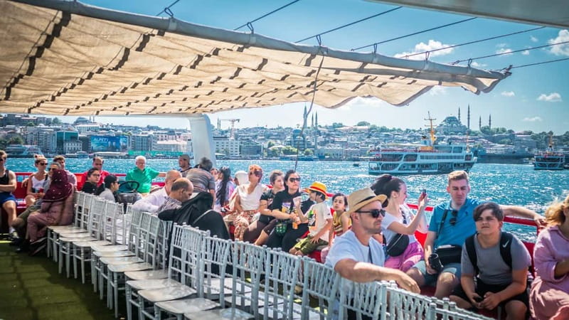 Istanbul: Bosphorus Sightseeing Cruise Tour with Audio Guide - How the audio guide works in practice