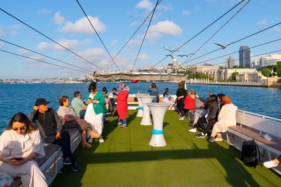 Istanbul: Bosphorus Strait Sightseeing Cruise & Audio Guide - What makes this cruise worth your time