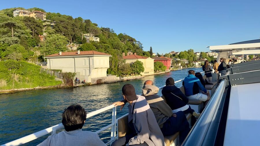 Istanbul: Daytime or Sunset Sightseeing Cruise & Audio Guide - Kuzguncuk and the Asian shore