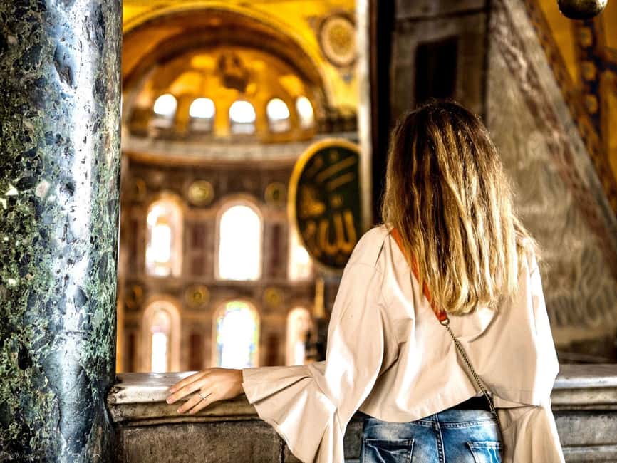 Istanbul: Hagia Sophia Skip-the-Line Ticket with Audio Guide - What to notice beneath the massive dome