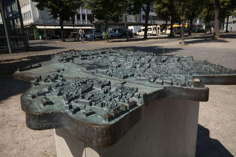 Kassel Old Town Audio Rally by P.I. Sir Peter Morgan - Königsplatz and the first city clues