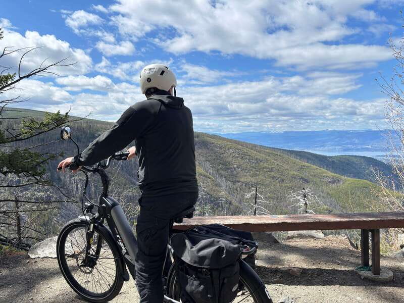Kelowna: E-Bike Rental with In-App Navigation Guide - The Envo e-bikes and included equipment