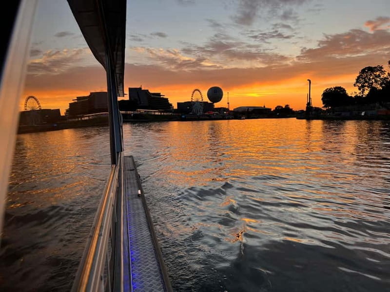 Krakow: Day or Night Vistula River Cruise with Audio Guide - Key points to know before boarding