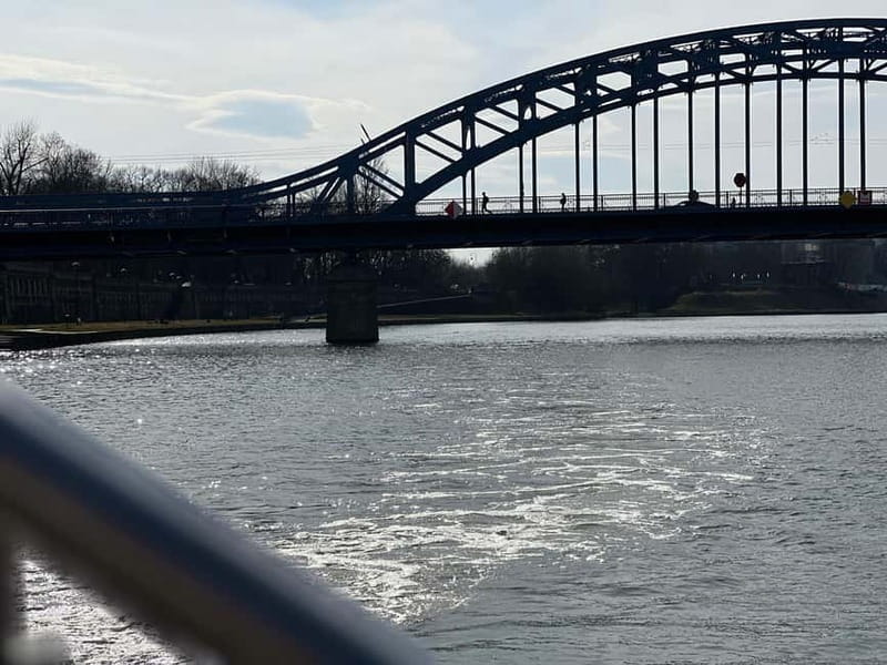 Krakow: Day or Night Vistula River Cruise with Audio Guide - Why the Vistula is a smart way to see Krakow