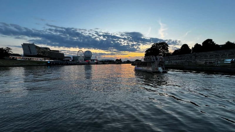 Krakow: Day or Night Vistula River Cruise with Audio Guide - Starting at Wiślany Ogród Restaurant