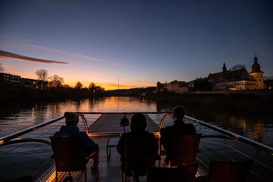 Krakow: Sightseeing Cruise on Vistula River with Audio Guide - Wawel Castle, the dragon, and Smocza Jama