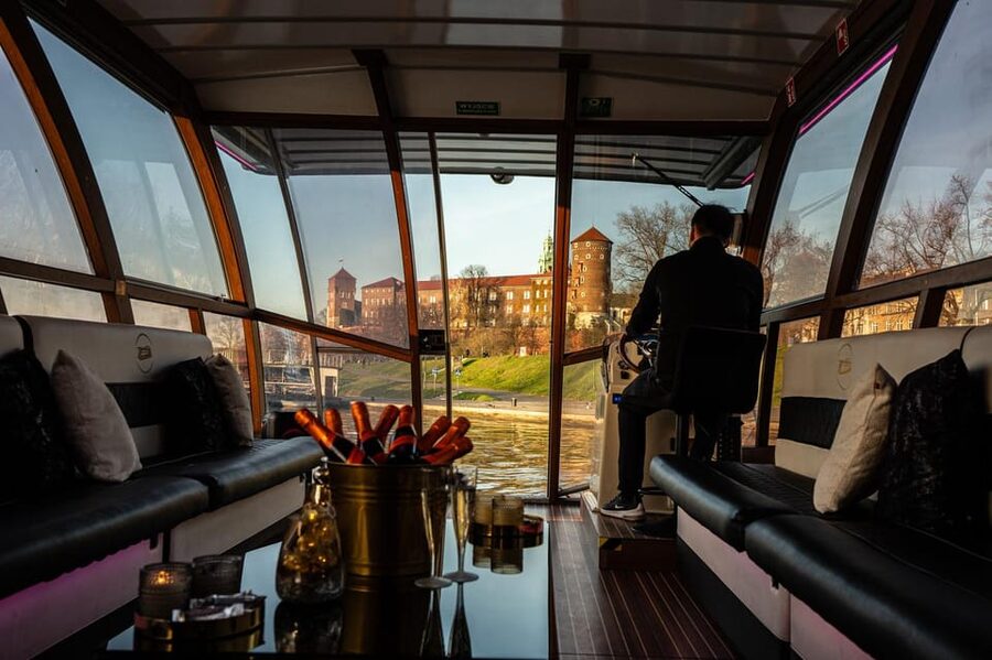 Krakow: Sightseeing Cruise on Vistula River with Audio Guide - How good is the audio guide?
