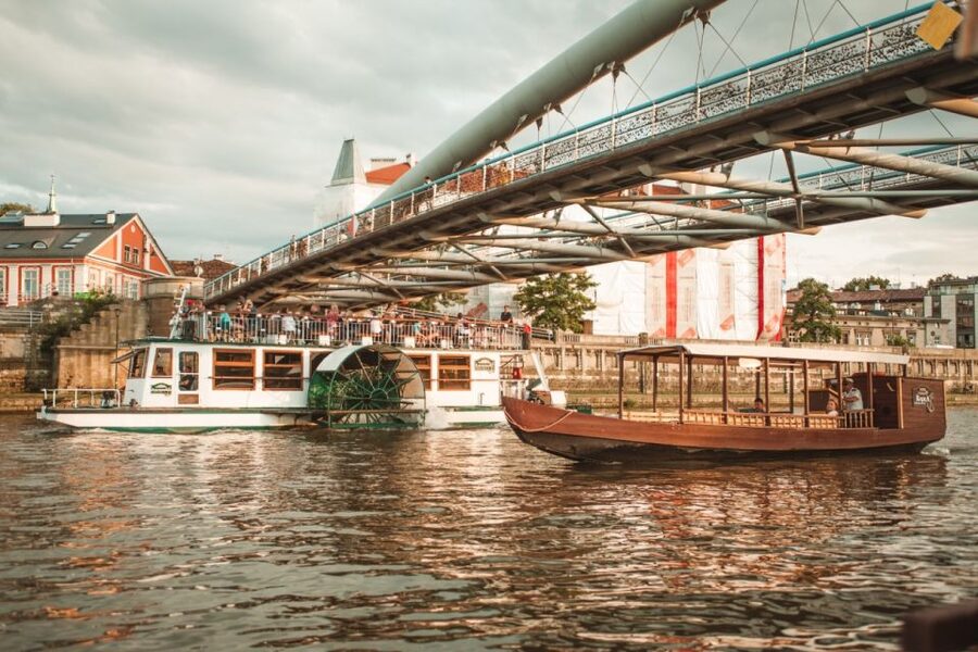 Krakow: Vistula Night Cruise by Gondola w/ Audio Commentary - Setting out from Kazimierz at the Mauretania Barge
