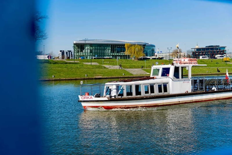 Krakow: Vistula River Sightseeing Cruise with Audio Guide - The balloon, bridges, and Krakow’s southern districts