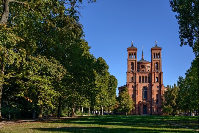Kreuzberg's Secret Society: Exploration Game and Tour - Südstern and Friedrichwerderscher cemetery
