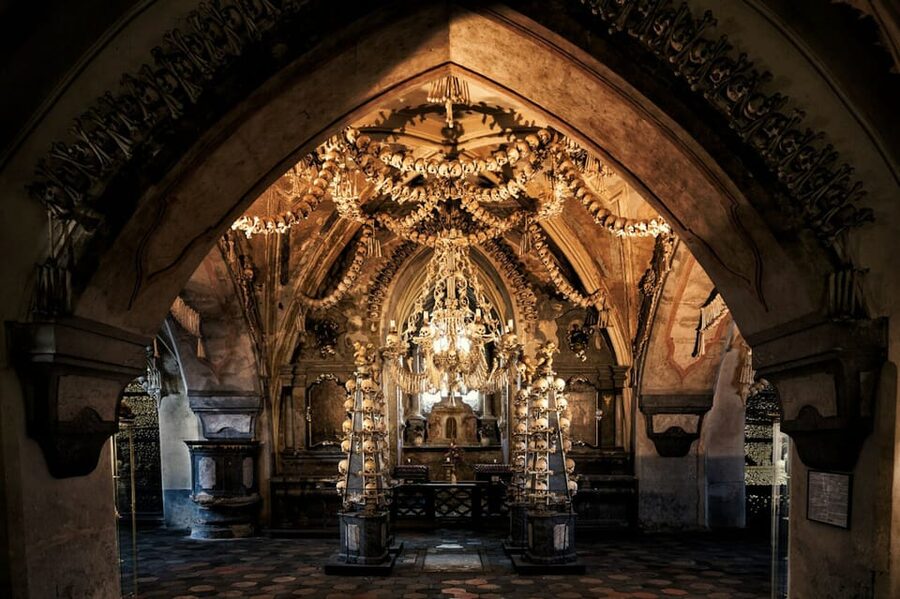 Kutná Hora: Sedlec Ossuary Skip-the-Line Ticket & Audioguide - Finding the two meeting points