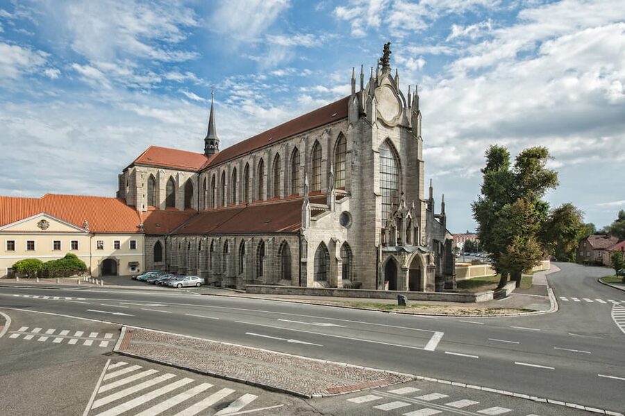 Kutná Hora: Sedlec Ossuary Skip-the-Line Ticket & Audioguide - Who should book this Kutná Hora ticket