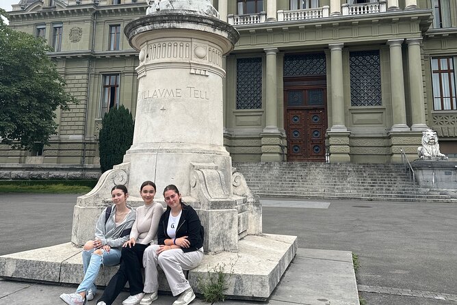 Lausanne (City Center) Scavenger Hunt and Sights Self-Guided Tour - Questions that make you look closer