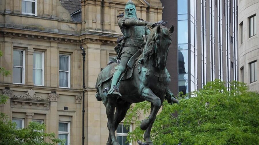 Leeds: City Walking Tour & Exploration Game - The escape-room twist works best with a team