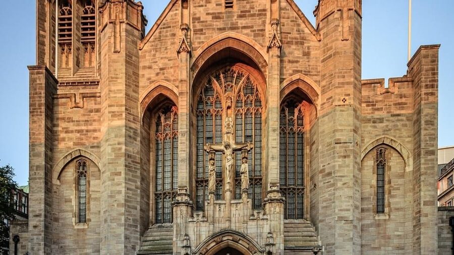 Leeds: City Walking Tour & Exploration Game - The app replaces the guide