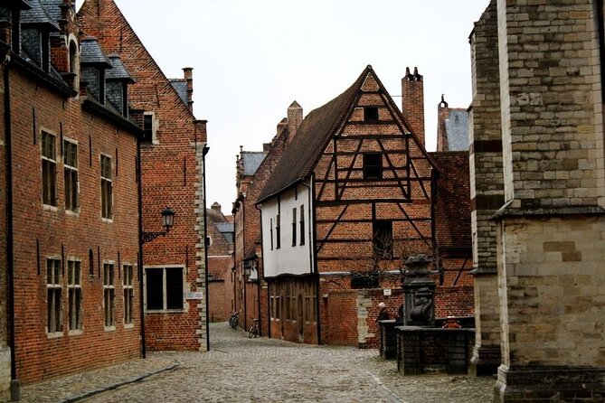 Leuven: City Walk with Audio Guide in 7 Languages on your Phone - Thirty stories instead of a bare-bones city walk