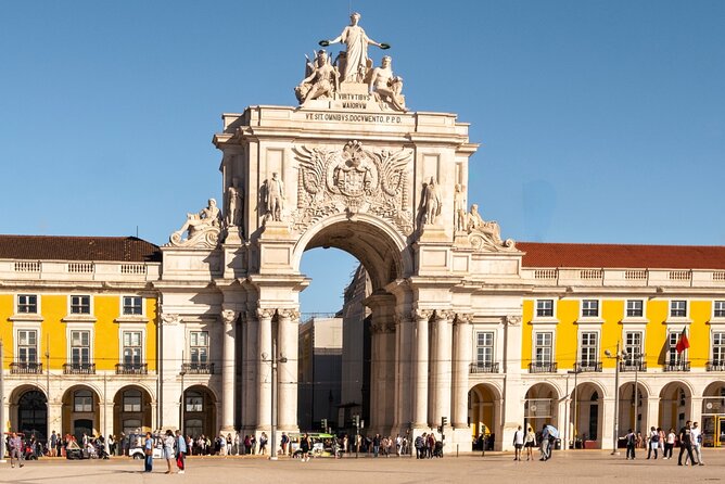 Lisbon (Chiado-Baixa) Scavenger Hunt and Sights Self-Guided Tour - Largo do Carmo brings history into a smaller setting
