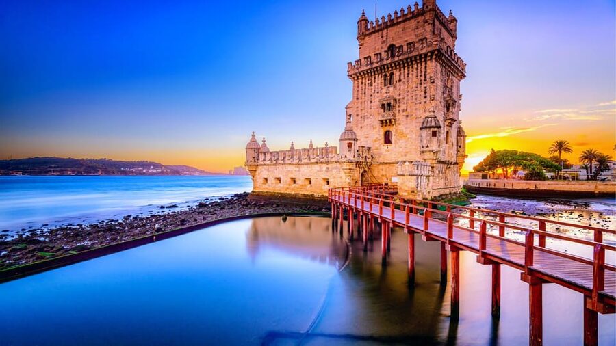 Lisbon: City Audio Guide with 24-Hour Transportation Pass - Baixa, Chiado, and Praça do Comércio