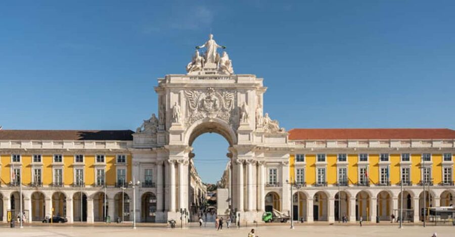 Lisbon: City Audio Guide with 24-Hour Transportation Pass - What the audio guide is really like