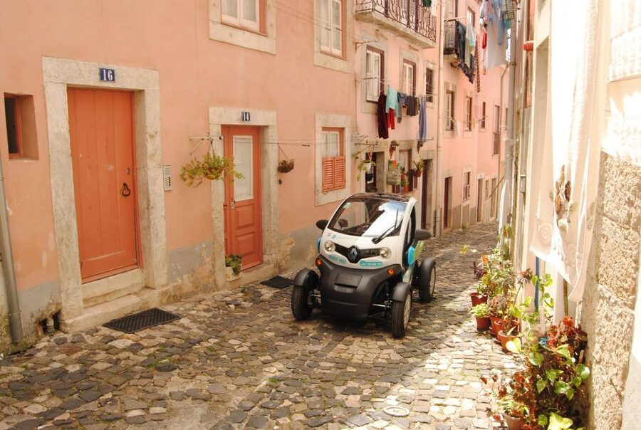 Lisbon: Electric Car Moorish Tour with GPS Audio Guide - Castelo and Igreja de Santo António