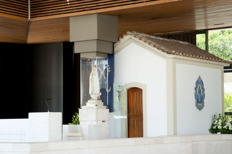 Lisbon: Fátima & The Shepherd Children Home Self-Guided Tour - The Trinity Church and Tall Cross