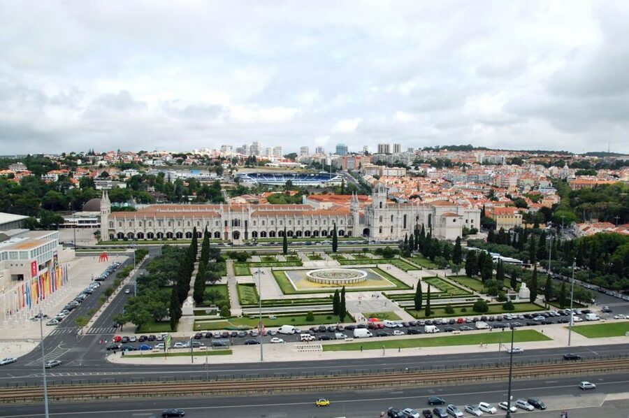 Lisbon: Jerónimos Monastery E-Ticket and Audio Guide - Tombs, memory, and the limits of the current visit