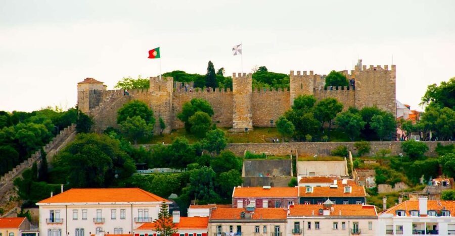 Lisbon: Saint George's Castle Entry & City Self-Guided Tours - The main strength, and the main risk