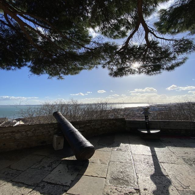 Lisbon: São Jorge Castle E-Ticket and Audio Guide - Timing, comfort, and access