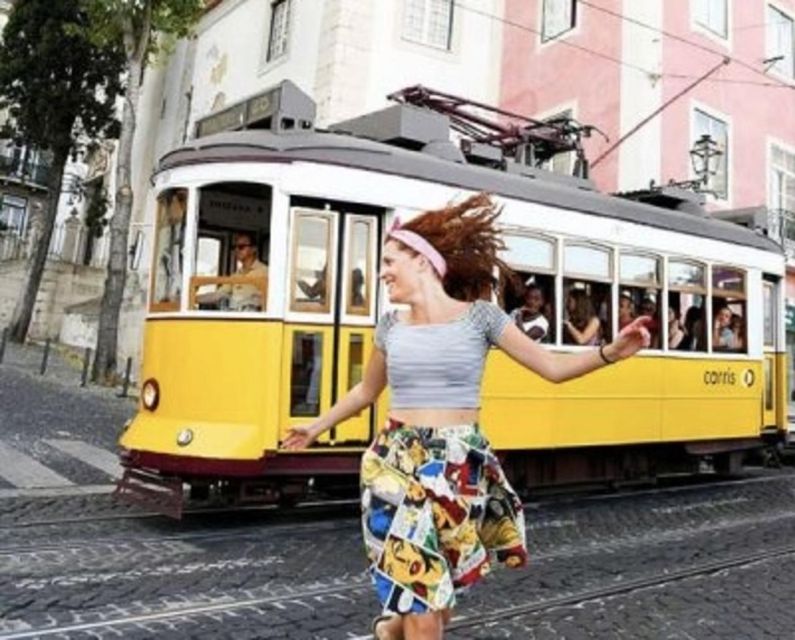 Lisbon: Tram 28 Entry Ticket & Audio Guide with 24-Hour Pass - Using the English audio guide