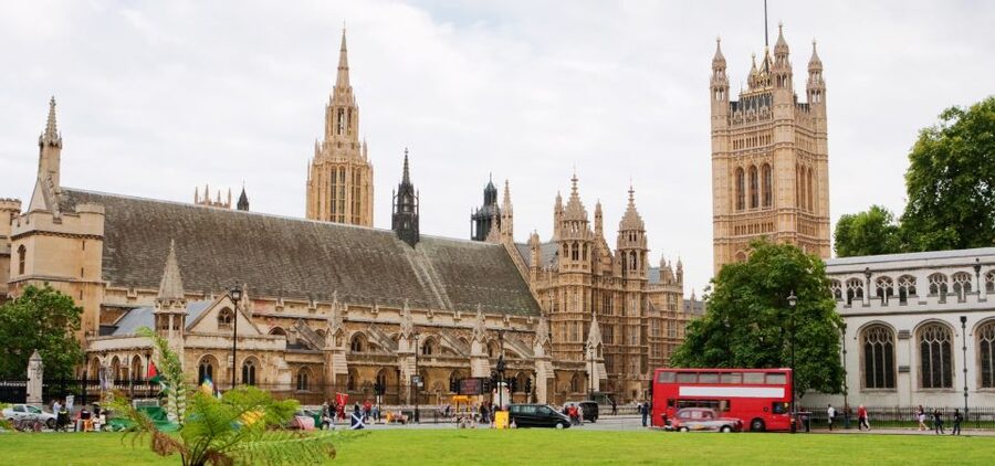 London: App-Based Walking Tour with 30 Stops - St. Paul’s Cathedral and the Millennium Bridge