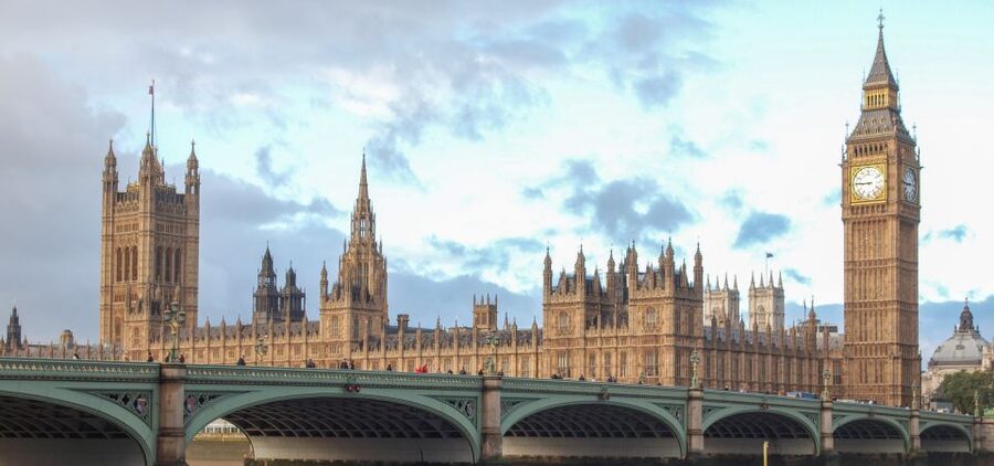 London: App-Based Walking Tour with 30 Stops - Big Ben, Westminster Bridge, and the center of government