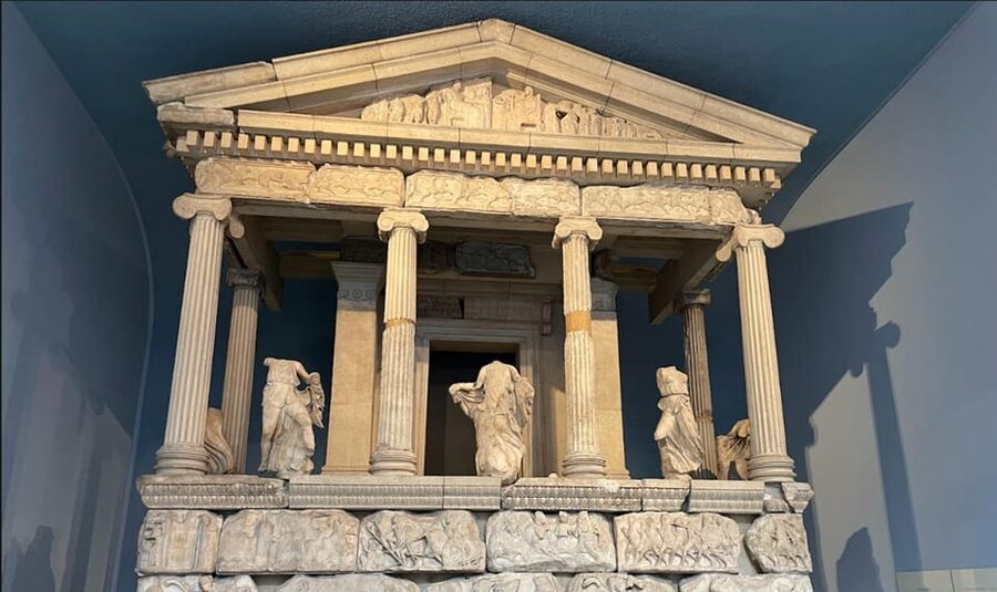 London: British Museum Audio Tour & Priority Entrance Ticket - Greek and Roman art, from athletic bodies to imperial power