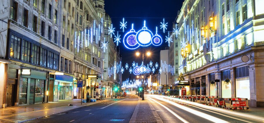 London: Christmas Lights Self Guided Walking Tour - Trafalgar Square and the giant Christmas tree