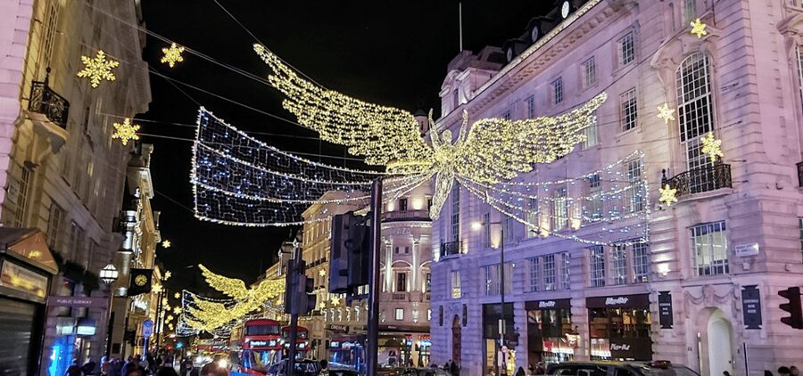London: Christmas Lights Self Guided Walking Tour - Piccadilly and the elegant Bond Street displays