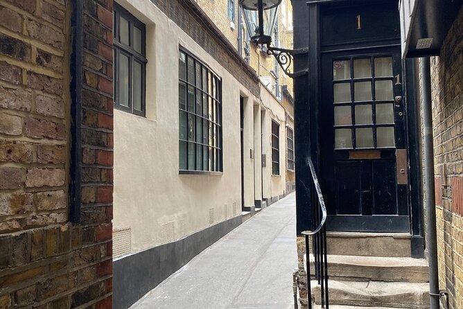 London (Covent Garden) Scavenger Hunt and Sights Self-Guided Tour - What $13.29 buys you