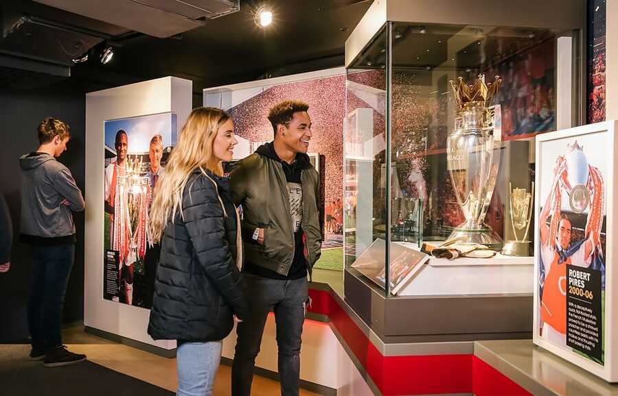 London: Emirates Stadium Entry Ticket and Audio Guide - Enter the changing room