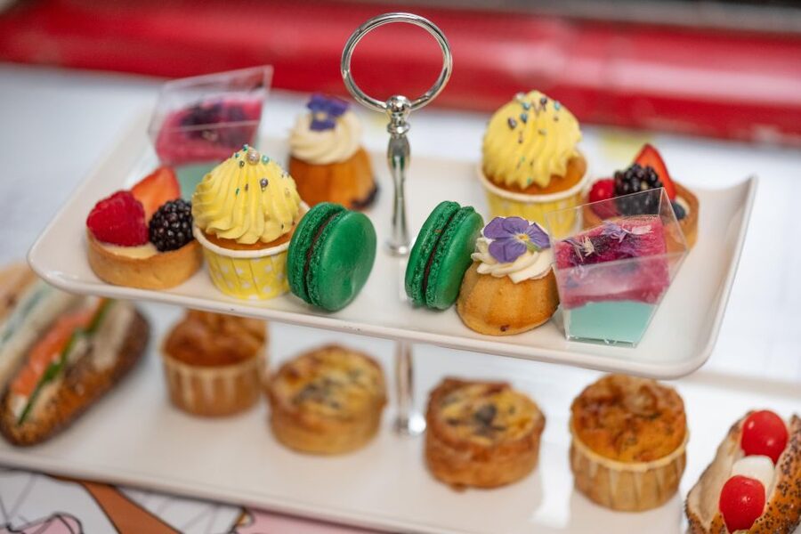 London: Gin and Afternoon Tea Bus Tour with Audio Guide - Boarding the vintage Routemaster